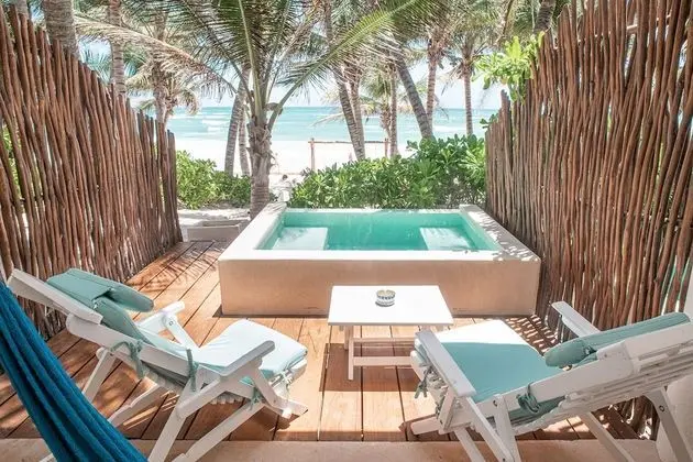 Beachfront room (2 queens)