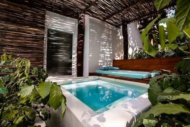 Swim up (2 Queens)