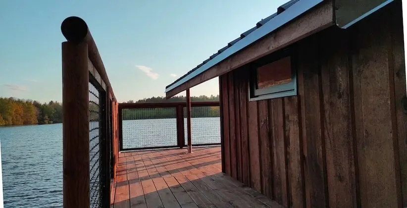 Panoramic Ev, Göl Manzaralı (Cabane)