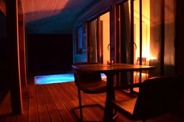 Panoramic Kulübe, Sıcak Su Havuzu, Dağ Manzaralı (Cabane des Baies Sauvages)