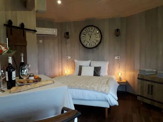 Romantic Kulübe, Sıcak Su Havuzu (Cabane du Potager)