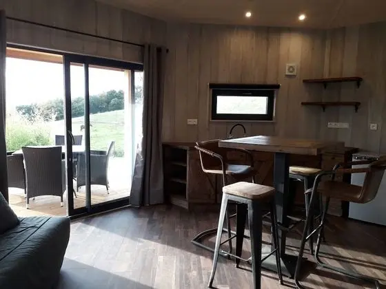 Romantic Kulübe, Sıcak Su Havuzu (Cabane du Potager)