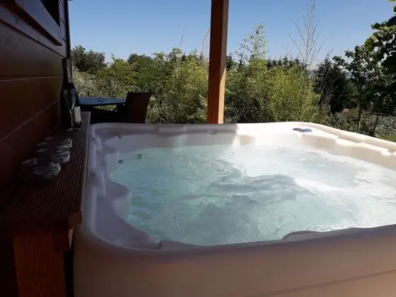 Romantic Kulübe, Sıcak Su Havuzu (Cabane du Potager)