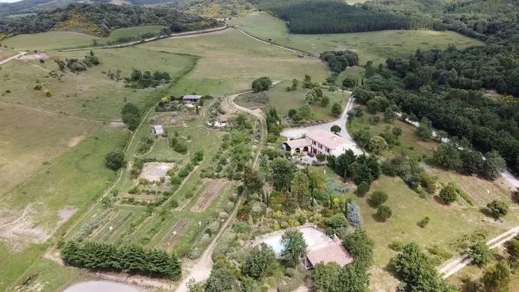 Romantic Kulübe, Sıcak Su Havuzu (Cabane du Potager)