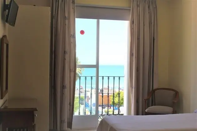 Tek Büyük veya İki Ayrı Yataklı Oda, Deniz Manzaralı