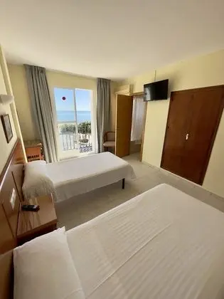 Tek Büyük veya İki Ayrı Yataklı Oda, Deniz Manzaralı