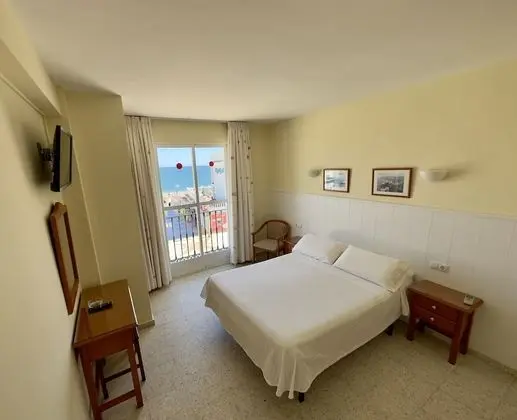 Tek Büyük veya İki Ayrı Yataklı Oda, Deniz Manzaralı