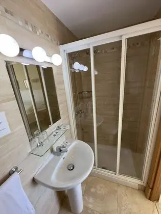 Tek Büyük veya İki Ayrı Yataklı Oda, Deniz Manzaralı
