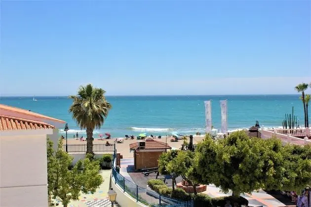 Tek Büyük veya İki Ayrı Yataklı Oda, Deniz Manzaralı