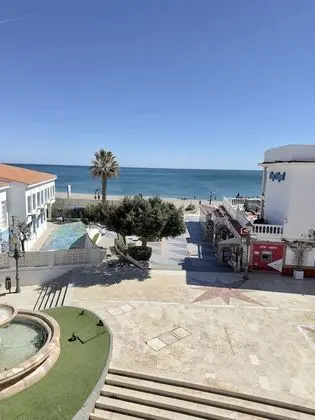 Tek Büyük veya İki Ayrı Yataklı Oda, Deniz Manzaralı