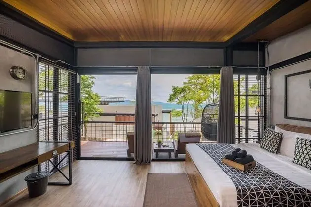 Seaside Deluxe Loft