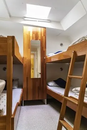 Basic Dört Kişilik Oda, Özel Banyo