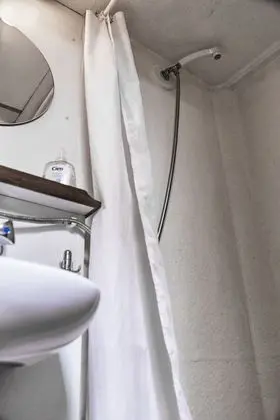 Basic Dört Kişilik Oda, Özel Banyo