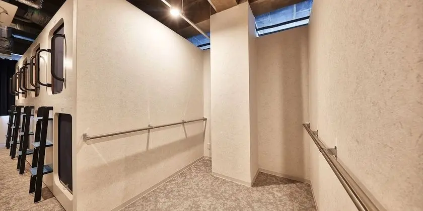 Oda, Sadece erkekler için (Capsule)