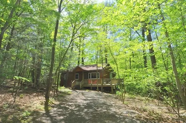 Ev, Birden Çok Yatak (Cabin at Sleepy Creek - Charming Cabi)