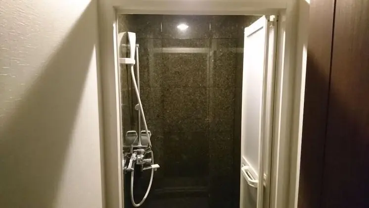 Kulübe, Sadece erkekler için (Upper)