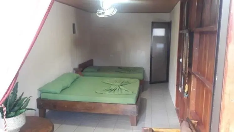 Habitación Triple con Baño y Abanico ( Laura )