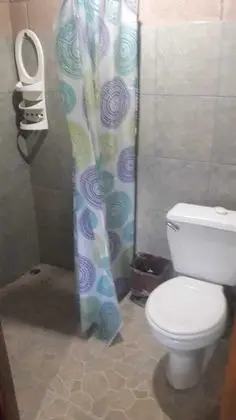Habitación Triple con Baño y Abanico ( Laura )