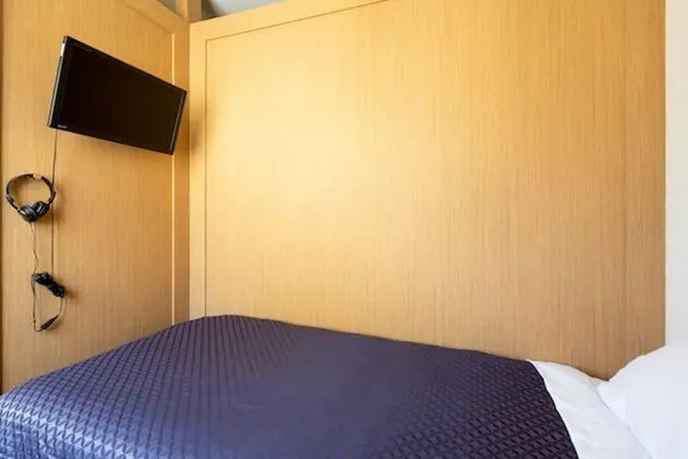 Business Kulübe, Sadece erkekler için, Sigara İçilmez