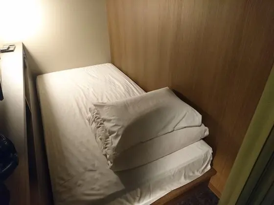 Basic Tek Kişilik Oda, Sadece erkekler için