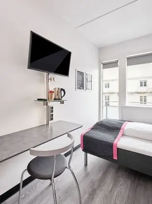 Standard+ 140 cm Queen Bed