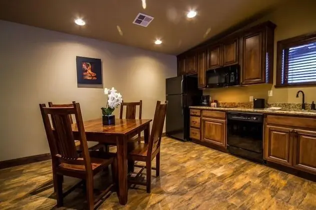Hillside Classic Suite