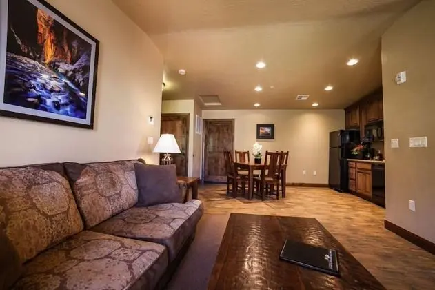 Hillside Classic Suite