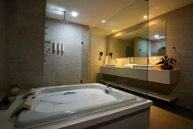 Suite Presidencial com Varanda Lateral e Jacuzzi