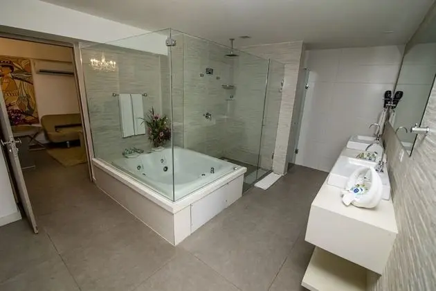Suite Presidencial com Varanda Lateral e Jacuzzi