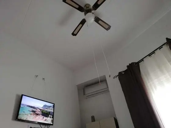 Tek Büyük Yataklı Oda, Ortak Banyo, Bahçe Manzaralı