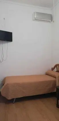 Tek Büyük Yataklı Oda, Ortak Banyo, Bahçe Manzaralı