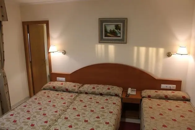 Üç Kişilik Oda