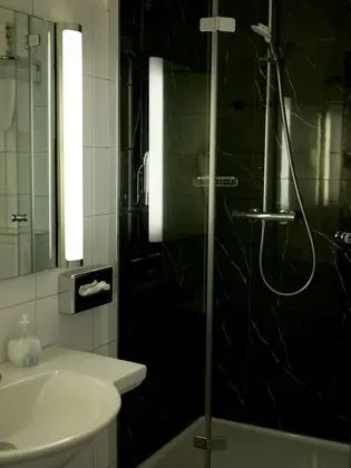 Üç Kişilik Oda