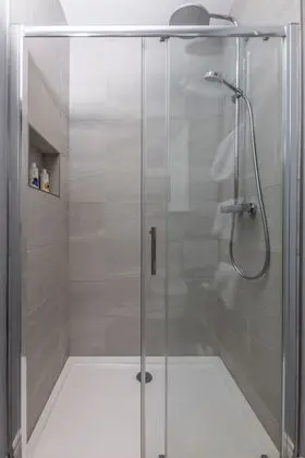 Premium Tek Büyük Yataklı Oda
