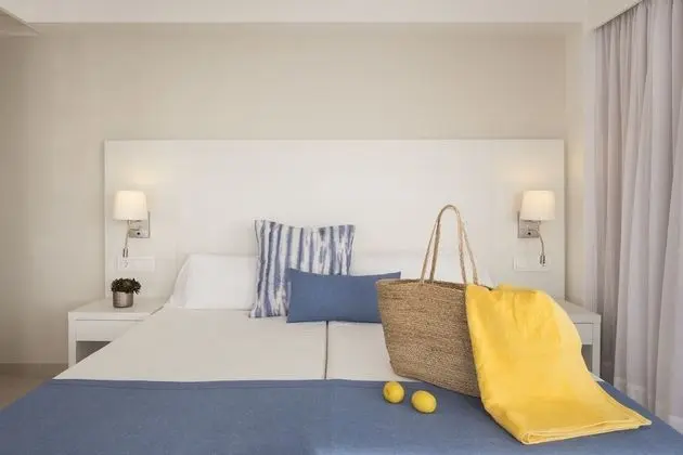 Tek Büyük veya İki Ayrı Yataklı Oda, Balkon (2 Adults + 1 Child)
