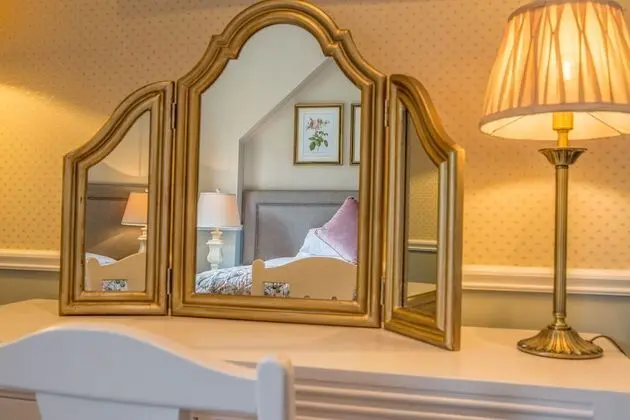 Cottage King Room