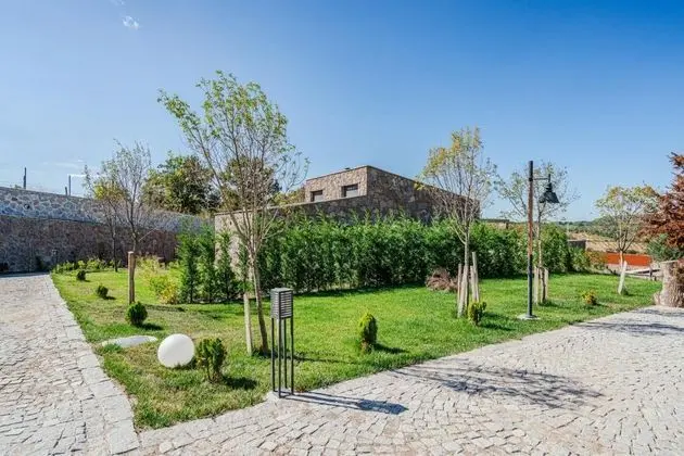 Jakuzili ve Şömineli Deluxe Oda, Doğa Manzaralı, Şömineli ve Jakuzili