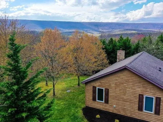 Ev, Birden Çok Yatak (Cacapon Connected - Workplace Retreat)