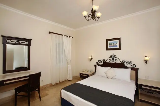 https://images.etstur.com/imgproxy/resize/2560x1440/files/images/hotelImages/etsrooms/425/Club_Cactus_Fleur_Beach_20250214095931_2.jpg