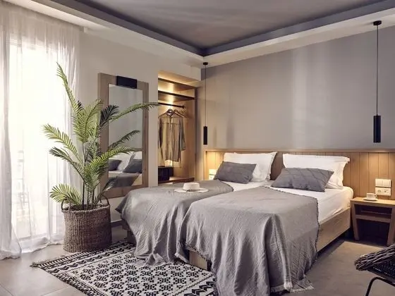Deluxe Stüdyo, Havuz Kenarı