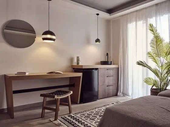 Deluxe Stüdyo, Havuz Kenarı