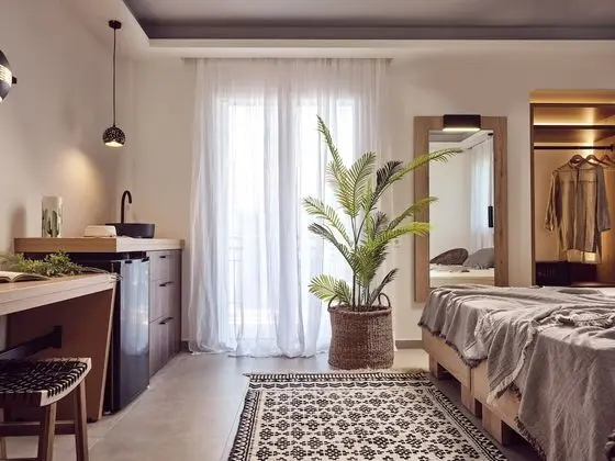 Deluxe Stüdyo, Havuz Kenarı