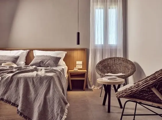 Deluxe Stüdyo, Havuz Kenarı