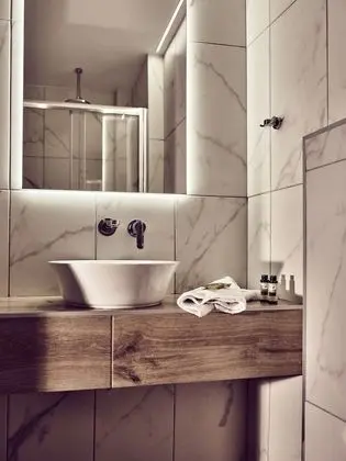 Deluxe Stüdyo, Havuz Kenarı