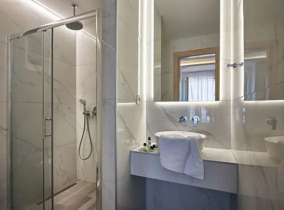 Deluxe Stüdyo, Havuz Kenarı