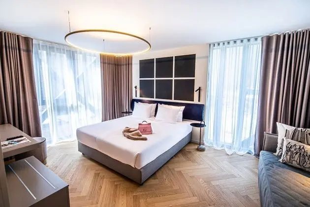 Deluxe Tek Büyük Yataklı Oda