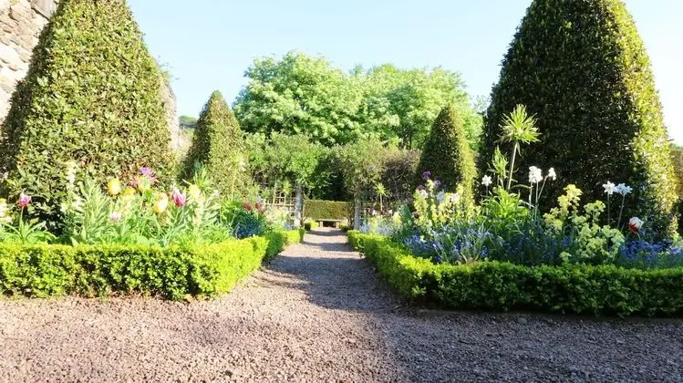 Family Apart Daire, Bahçe Manzaralı