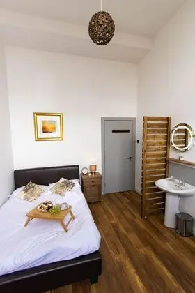 Comfort Tek Büyük Yataklı Oda, Ortak Banyo (1st Floor )