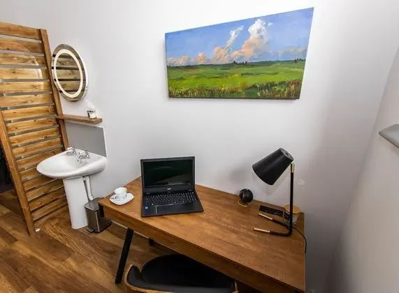 Comfort Tek Büyük Yataklı Oda, Ortak Banyo (1st Floor )