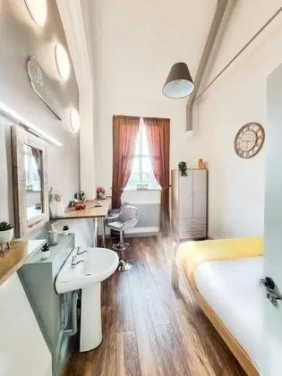 Comfort Tek Büyük Yataklı Oda, Ortak Banyo (1st Floor )